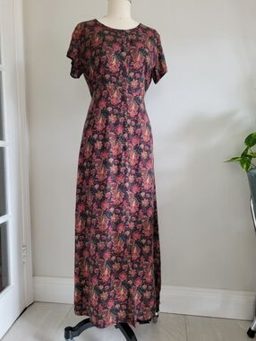 NORTHERN REFLECTIONS 90s floral paisley maxi dress with short sleeves